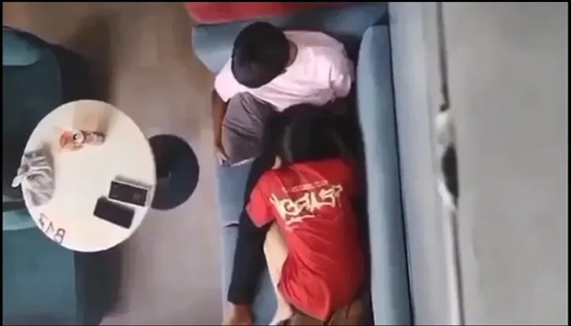 Quay lén ghệ bú liếm cho gấu nơi công cộng